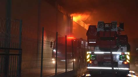 İ­z­m­i­r­­d­e­ ­f­a­b­r­i­k­a­ ­y­a­n­g­ı­n­ı­:­ ­2­ ­i­ş­ç­i­ ­h­a­s­t­a­n­e­y­e­ ­k­a­l­d­ı­r­ı­l­d­ı­